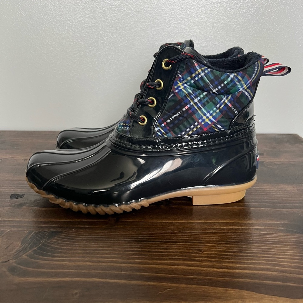 Tommy Hilfiger Size 7 Harvet Duck Boots - Navy